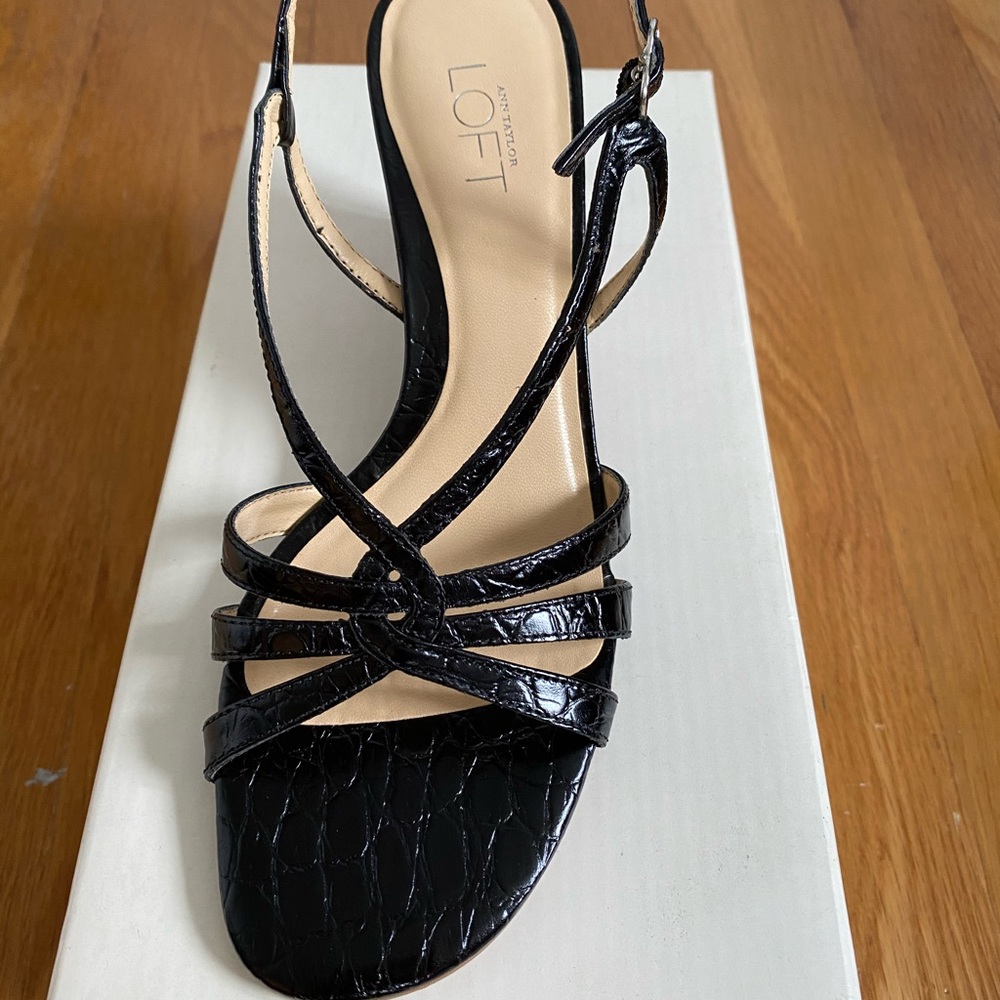 Ann Taylor Loft Nikola Wedge